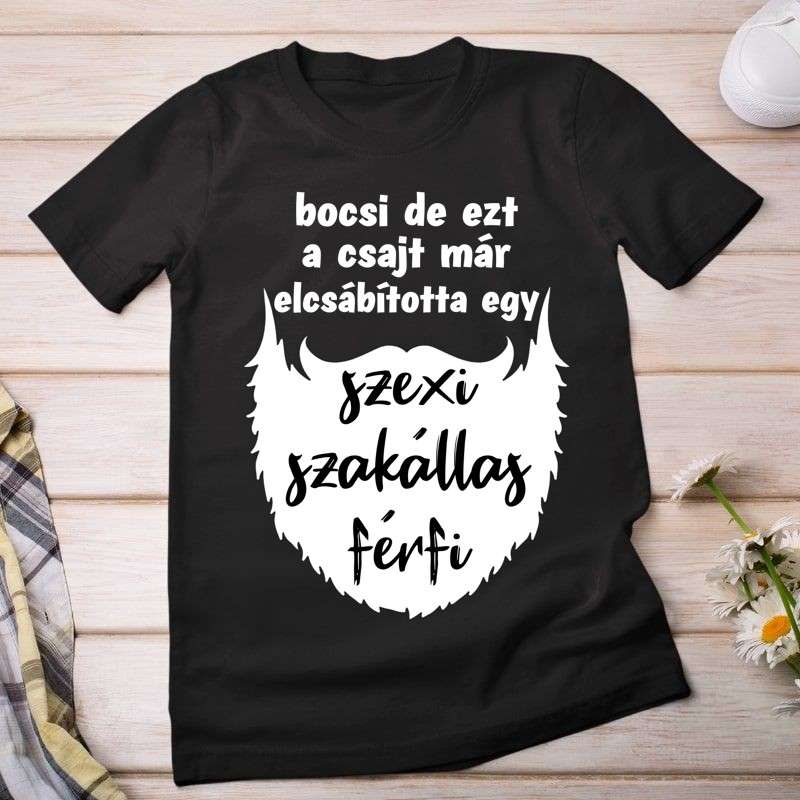 Női póló elcsábította egy szexi szakállas férfi