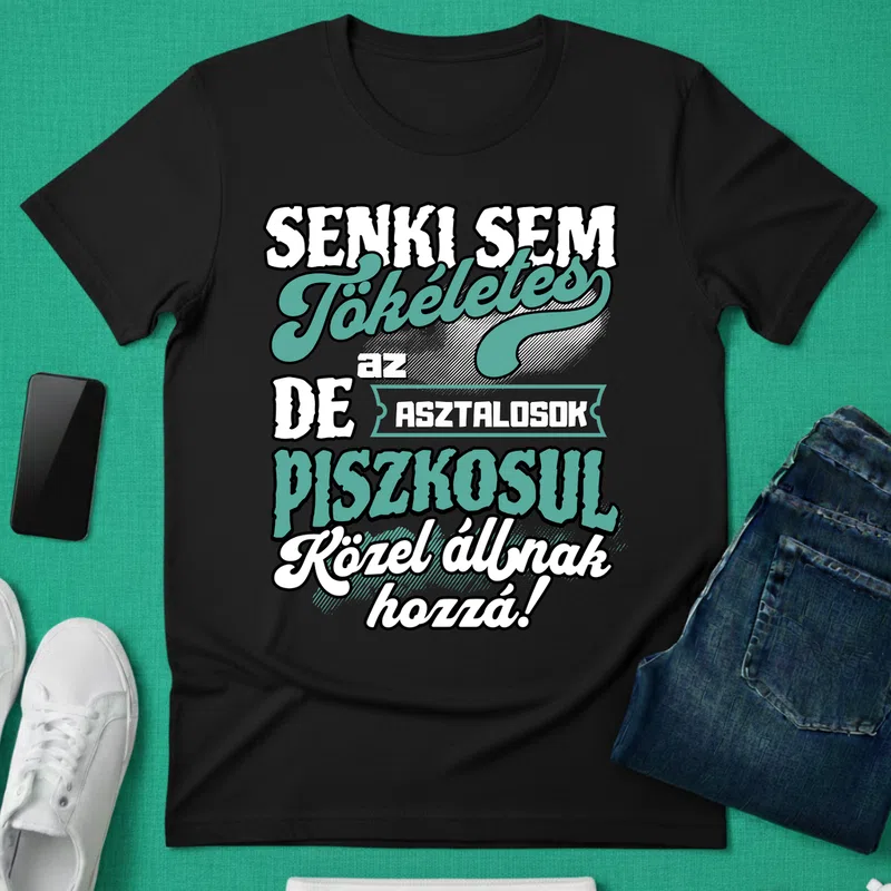 SENKI SEM TÖKÉLETES DE A_AZ ASZTALOSOK ÁTKOZOTTUL KÖZEL ÁLLNAK HOZZÁ Foglalkozások - Férfi póló - Fekete - Foglalkozások - Asztalos