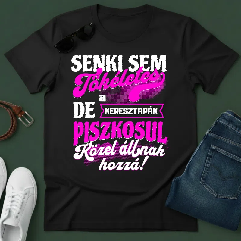 SENKI SEM TÖKÉLETES DE A_AZ KERESZTAPÁK ÁTKOZOTTUL KÖZEL ÁLLNAK HOZZÁ Család - Férfi póló - Fekete - Család - Keresztszülőknek