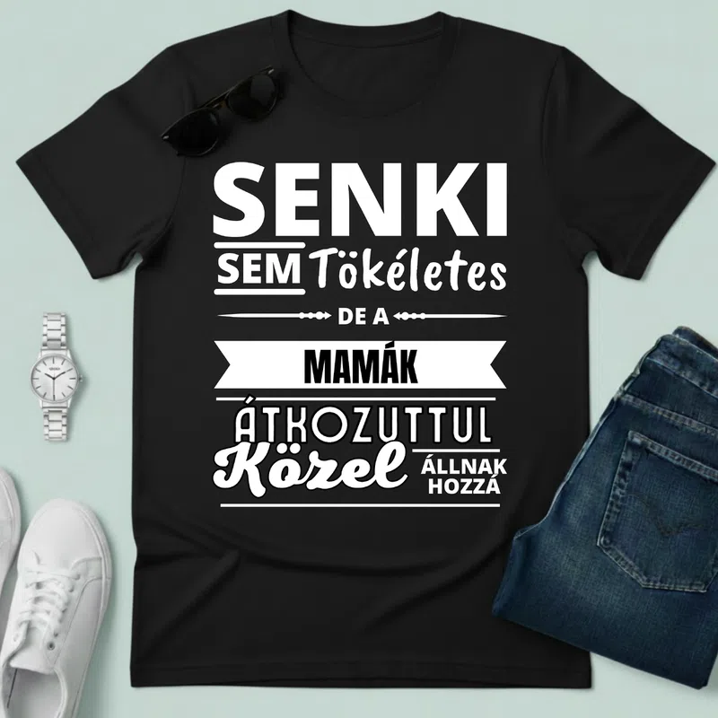 SENKI SEM TÖKÉLETES DE MAMÁK Család - Férfi póló - Fekete - Család - Mamának