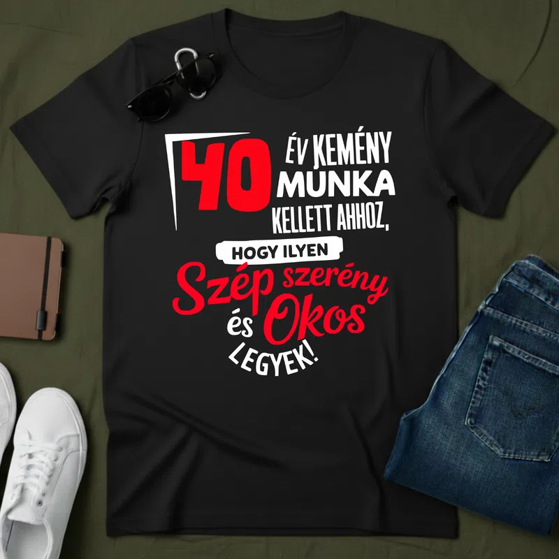 40 év kemény munka — Szép szerény Okos Születésnap - Férfi póló - Fekete - Születésnap